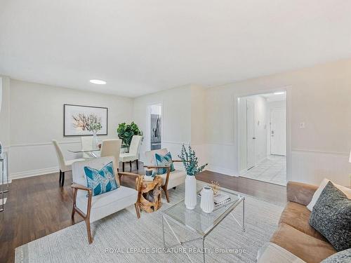 1120 Tanzer Crt, Pickering, ON - Indoor Photo Showing Living Room