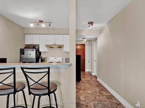 1215-1 Lee Centre Dr, Toronto, ON - Indoor Photo Showing Kitchen