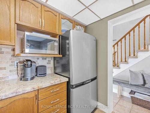 387 Emms Dr, Barrie, ON - Indoor Photo Showing Kitchen