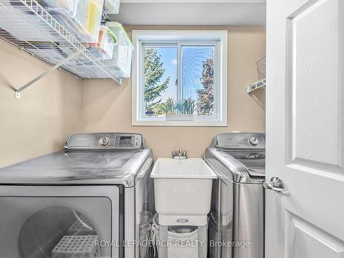 387 Emms Dr, Barrie, ON - Indoor Photo Showing Laundry Room