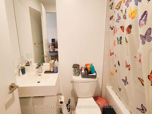 709-30 Samuel Wood Way, Toronto, ON - Indoor Photo Showing Bathroom