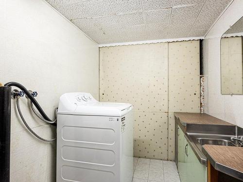 Powder room - 7430 24E Avenue, Montréal (Villeray/Saint-Michel/Parc-Extension), QC - Indoor Photo Showing Laundry Room