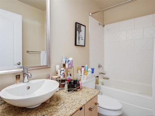 907-845 Yates St, Victoria, BC - Indoor Photo Showing Bathroom