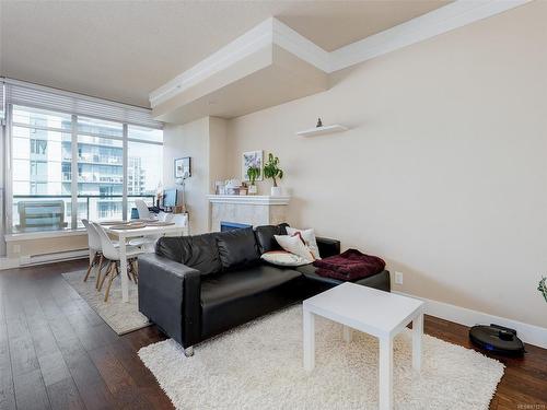 907-845 Yates St, Victoria, BC - Indoor Photo Showing Living Room