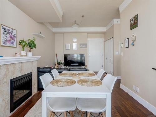 907-845 Yates St, Victoria, BC - Indoor With Fireplace