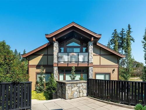 201-2045 Country Club Way, Langford, BC 