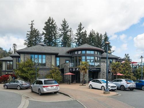 201-2045 Country Club Way, Langford, BC 