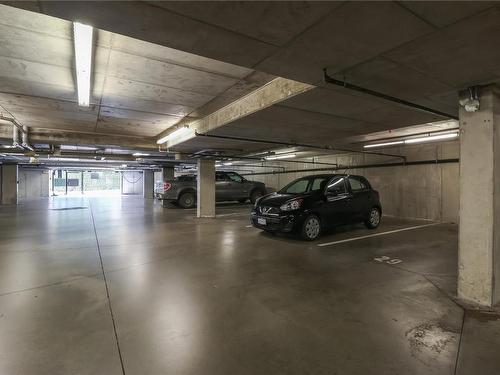 313-555 Franklyn St, Nanaimo, BC - Indoor Photo Showing Garage