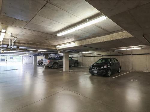 313-555 Franklyn St, Nanaimo, BC - Indoor Photo Showing Garage