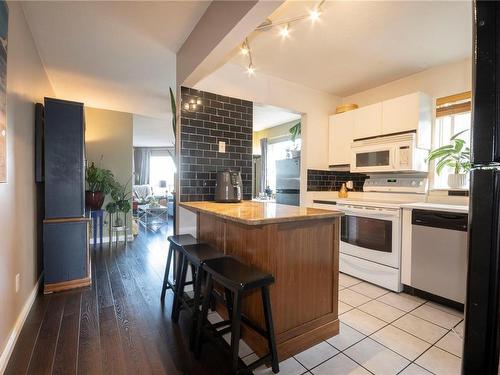 301-315 Hecate St, Nanaimo, BC - Indoor Photo Showing Kitchen