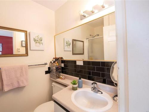 301-315 Hecate St, Nanaimo, BC - Indoor Photo Showing Bathroom