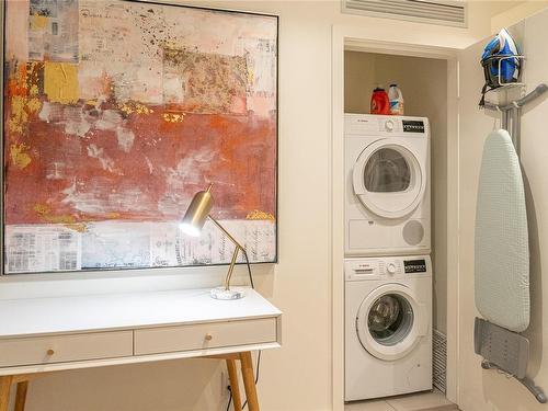 101-848 Yates St, Victoria, BC - Indoor Photo Showing Laundry Room