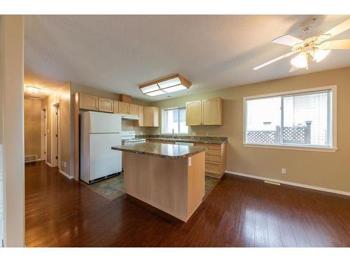 1762 Lodgepole Drive, Kamloops, BC - Indoor Photo Showing Kitchen