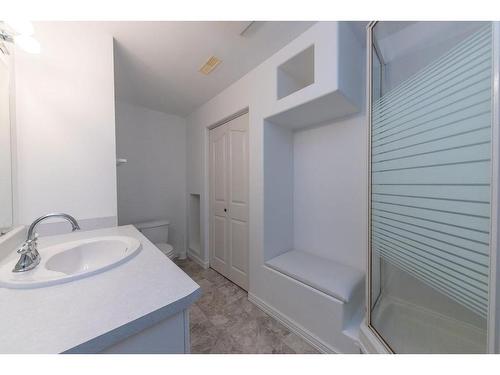 1762 Lodgepole Drive, Kamloops, BC - Indoor Photo Showing Bathroom