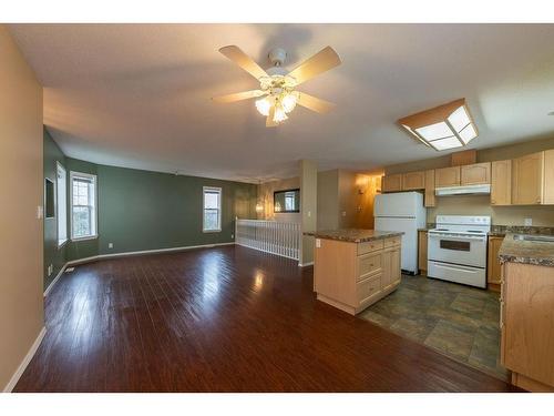 1762 Lodgepole Drive, Kamloops, BC - Indoor Photo Showing Kitchen