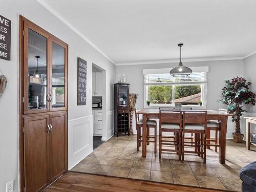 2465 Glenview Ave, Kamloops, BC - Indoor Photo Showing Dining Room