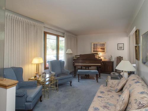 432 Leland Avenue S, Thunder Bay, ON - Indoor Photo Showing Living Room