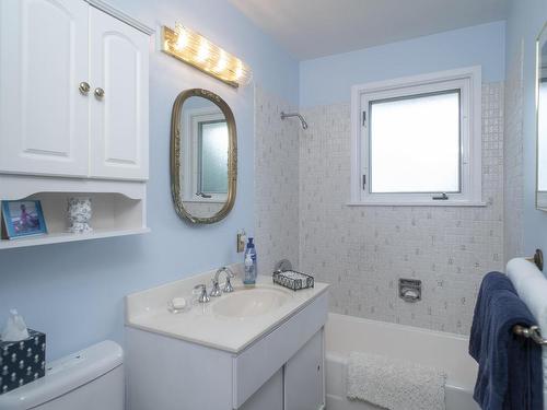 432 Leland Avenue S, Thunder Bay, ON - Indoor Photo Showing Bathroom