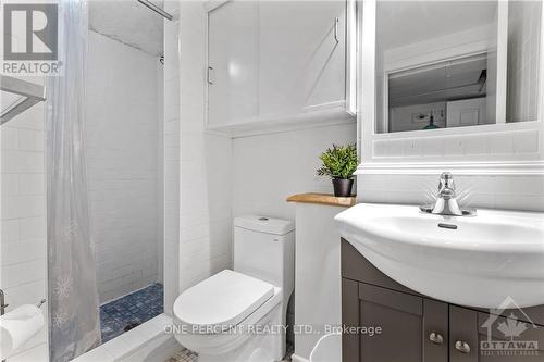 434 Hilson Avenue, Ottawa, ON - Indoor Photo Showing Bathroom