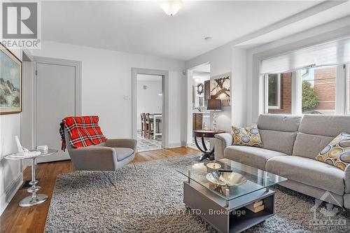 434 Hilson Avenue, Ottawa, ON - Indoor Photo Showing Living Room