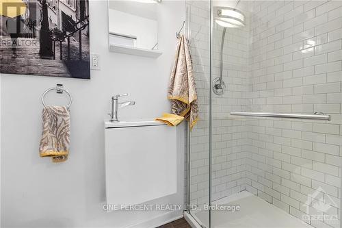 434 Hilson Avenue, Ottawa, ON - Indoor Photo Showing Bathroom