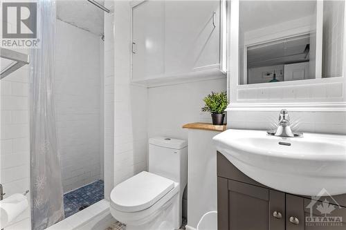 434 Hilson Avenue, Ottawa, ON - Indoor Photo Showing Bathroom