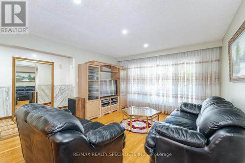 4 Manorcrest Street, Brampton (Central Park), ON - Indoor Photo Showing Living Room