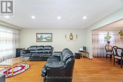 4 Manorcrest Street, Brampton (Central Park), ON - Indoor Photo Showing Living Room