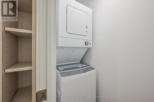 511 - 370 Martha Street, Burlington (Brant), ON - Indoor Photo Showing Laundry Room