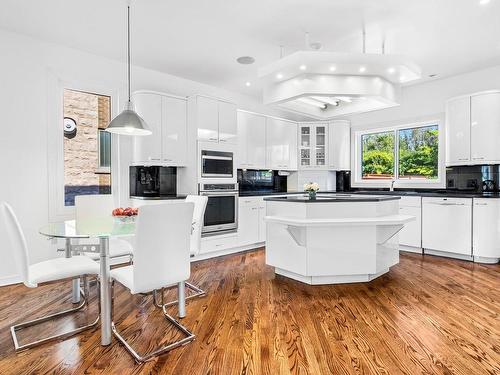 Cuisine - 5901 Av. Brandeis, Côte-Saint-Luc, QC - Indoor Photo Showing Kitchen