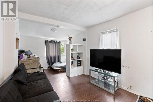 1127-29 Langlois, Windsor, ON - Indoor Photo Showing Living Room