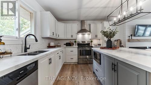 237 Memorial Drive, Brantford, ON - Indoor Photo Showing Kitchen With Double Sink With Upgraded Kitchen