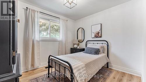 237 Memorial Drive, Brantford, ON - Indoor Photo Showing Bedroom