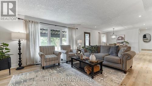 237 Memorial Drive, Brantford, ON - Indoor Photo Showing Living Room