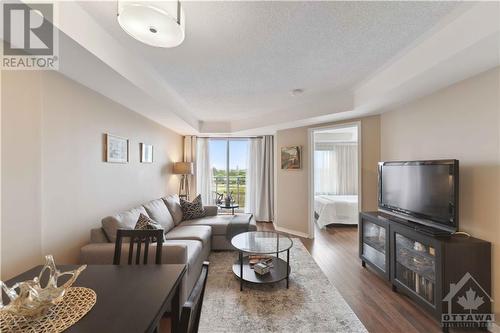 310 Central Park Drive Unit#4D, Ottawa, ON - Indoor Photo Showing Living Room