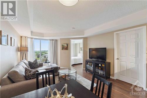 310 Central Park Drive Unit#4D, Ottawa, ON - Indoor Photo Showing Living Room