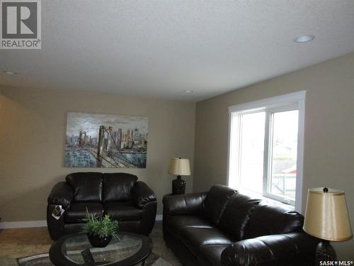 1-4 638 Albert Street, Estevan, SK - Indoor Photo Showing Living Room