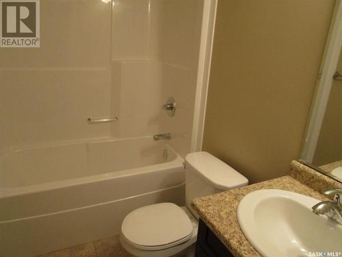 1-4 638 Albert Street, Estevan, SK - Indoor Photo Showing Bathroom