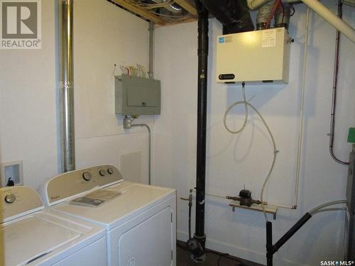 1-4 638 Albert Street, Estevan, SK - Indoor Photo Showing Laundry Room