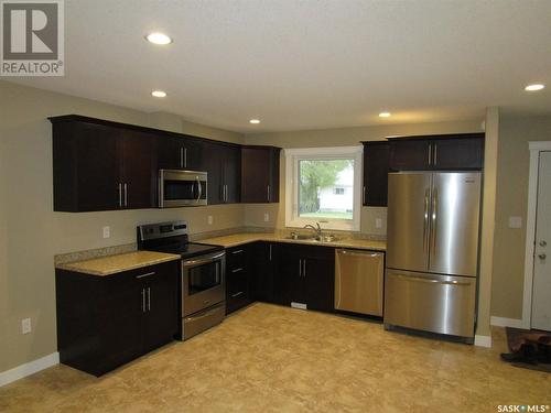 1-4 638 Albert Street, Estevan, SK - Indoor Photo Showing Kitchen