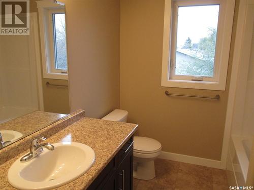 1-4 638 Albert Street, Estevan, SK - Indoor Photo Showing Bathroom