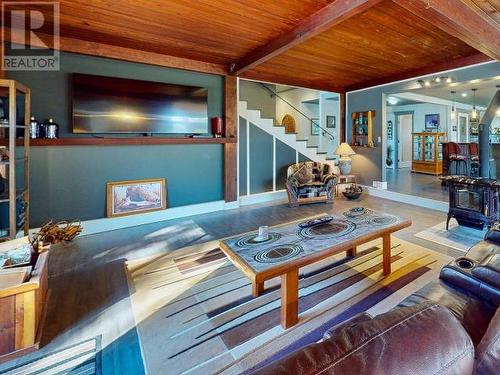 2060 Black Point Road, Powell River, BC - Indoor Photo Showing Living Room With Fireplace