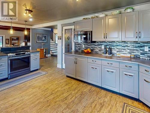 2060 Black Point Road, Powell River, BC - Indoor Photo Showing Kitchen