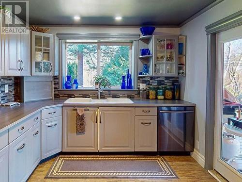 2060 Black Point Road, Powell River, BC - Indoor Photo Showing Kitchen With Double Sink