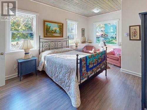 2060 Black Point Road, Powell River, BC - Indoor Photo Showing Bedroom