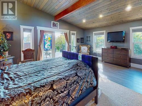 2060 Black Point Road, Powell River, BC - Indoor Photo Showing Bedroom