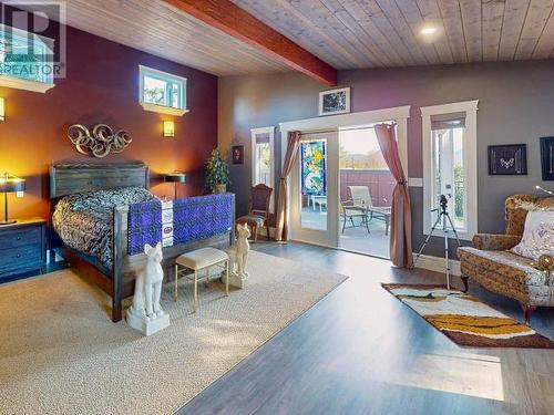 2060 Black Point Road, Powell River, BC - Indoor Photo Showing Bedroom