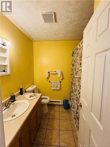 22 Hildebrand Crescent, Fredericton, NB - Indoor Photo Showing Bathroom