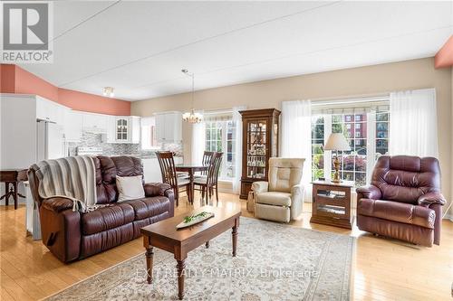 114 - 1404 Clement Street, Hawkesbury, ON - Indoor Photo Showing Living Room