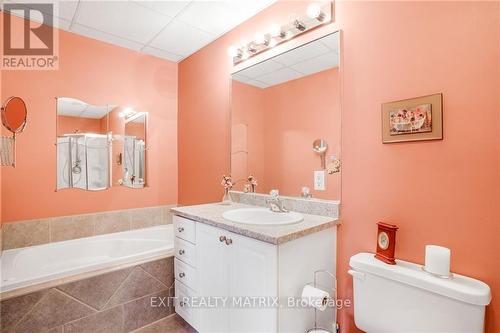 114 - 1404 Clement Street, Hawkesbury, ON - Indoor Photo Showing Bathroom